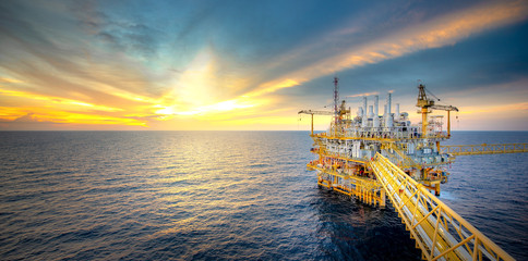 Panorama view of oil drilling rig in the gulf
