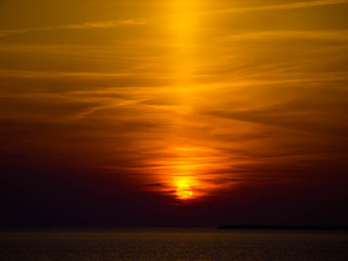 Obraz na płótnie Canvas Sunset by the sea