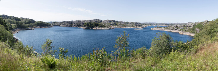 Fototapeta na wymiar Panorama vom Spjodevatnet, See in Südnorwegen