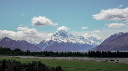 Naklejka premium Glacier Lake View with background of snowy Mount Cook on a sunny day