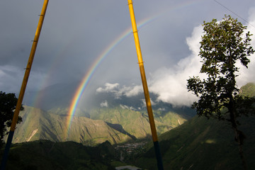Regenbogen in Tal  - Riesen-Schaukel