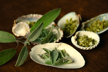 getrocknete Kräuter  naturheilkunde gesunde kücke