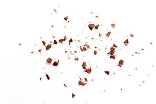 Schoko Raspeln auf wei&szlig;em Hintergrund