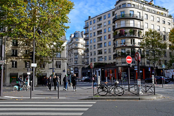 Paris; France - novembre 22 2019 : boulevard Saint Germain