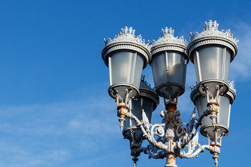 Fototapeta na wymiar traditional streetlight with blue sky background