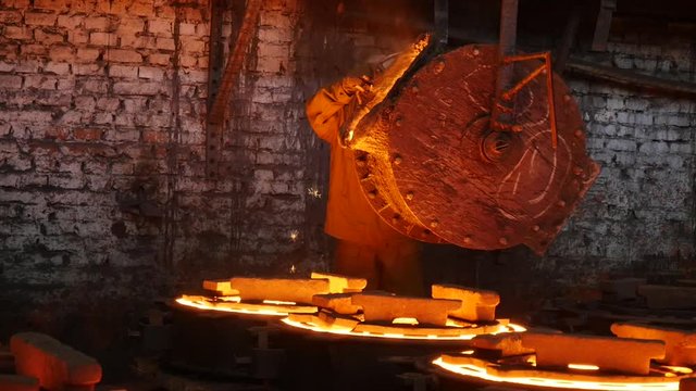 Russian prisoners in prison work hard work