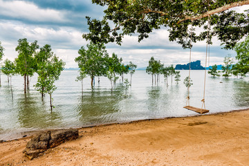 Überschwemmter Strandabschnitt auf Koh Yao Noi, Thailand