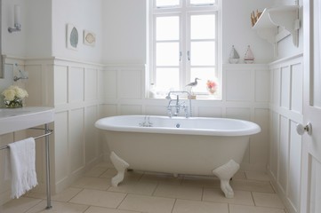 Obraz na płótnie Canvas Bathtub In Bathroom