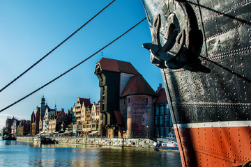 View of old town Gdansk (Gdańsk), Poland (Polska) with, merchants' houses, Motlawa (Motława) river and famous historic Medieval Crane (Żuraw). Ship  - obrazy, fototapety, plakaty