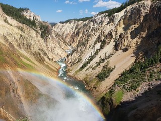 Cascada y Arcoiris Yellowstone