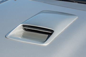 自動車の空気取り入れ口　Air intake of private car