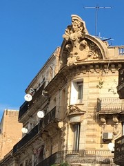 Fototapeta na wymiar facade of an old building in algeria