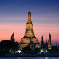 Fototapeta premium Wat Arun Temple at sunset in bangkok Thailand. Wat Arun is a Buddhist temple in Bangkok Yai district of Bangkok, Thailand