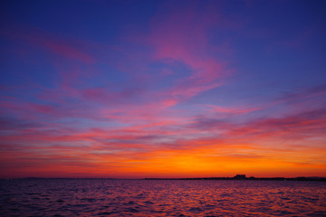 Fototapeta premium Colorful sunset on the ocean
