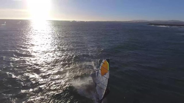 Windsurfing Ride a wave 1