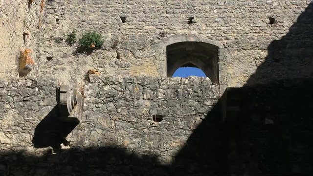 Muralhas do Castelo em Our&radic;&copy;m