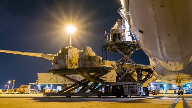 Time lapse cargo aircraft loading - Panning