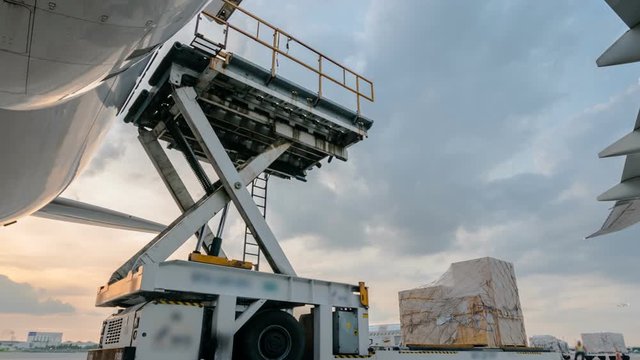 Loading cargo outside cargo plane - Zoom out time lapse	