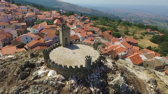 Aldeia de Folgosinho e o seu castelo