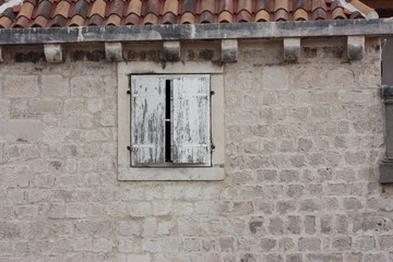 Alter Fensterladen, altes Fenster