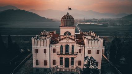 Un antica Villa Veneta durante un tramonto