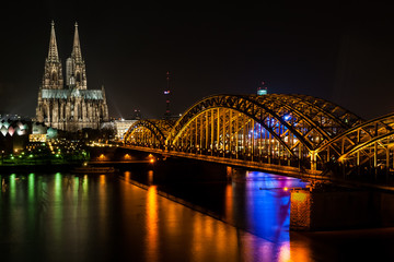 Der Kölner Dom und die Hohenzollernbrücke in Köln