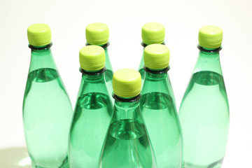 ペットボトルの水