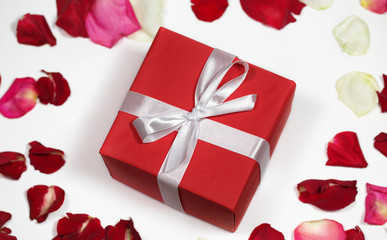 Red gift box on background of rose petals. Valentine day, mother day, wedding, 8 march of concept. Gift stock images