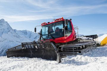 Machine for preparation of ski slopes and ski slopes. 