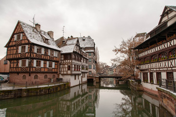 Fototapeta na wymiar bonitas paisagens em Estrasburgo