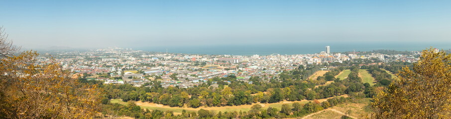 Naklejka premium Panorama cityscape image of Huahin city from Khao Hin Lek Fai Viewpoint, Hua Hin, Thailand.