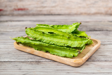 Psophocarpus tetragonolobus, Winged Bean on wood table