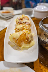 Crunchy Chinese fried shrimp dumplings served with creamy mayonnaise sauce