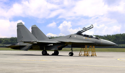 Fototapeta na wymiar Russian jet fighter on airfield