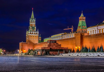 Fototapeta premium Night view of the Kremlin and the Lenin Mausoleum on the Red Square in Moscow, Russia