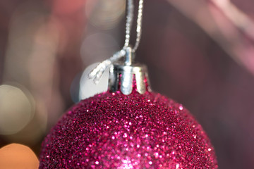 Weihnachten und Christbaumkugeln