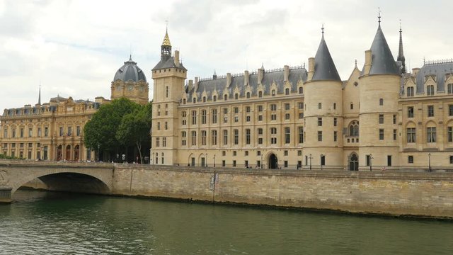palace justice, ile de la cite islands, seine river, paris