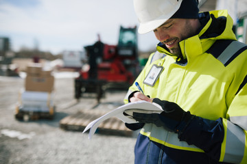 Construction worker on building site - safety plan - potential hazards - site specific health