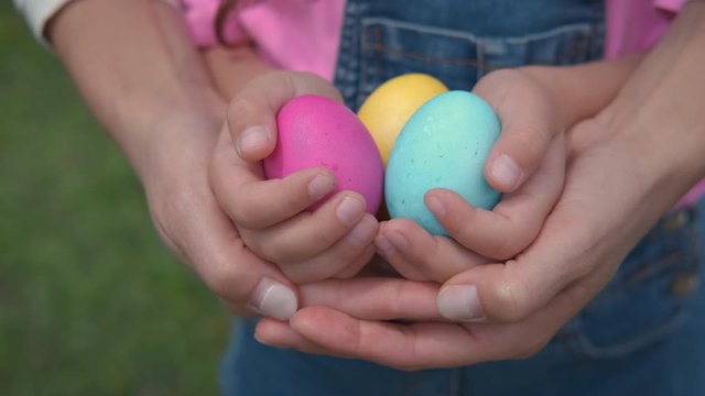 Easter eggs in the hands.
