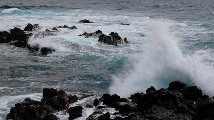 파도치는 아름다운 겨울 바다