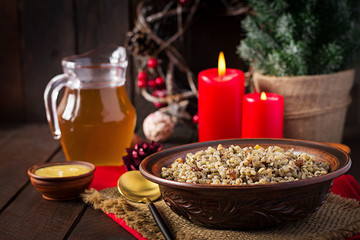 Obraz na płótnie Canvas Kutya. Christmas porridge made of wheat grains, poppy seed, nuts, raisins and honey. Christmas kutia. Ukrainian cuisine.