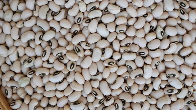 White Kidney Bean contains Phaseolamin, a protein that can inhibit the activity of alpha amylase, which people who want to lose weight want to consume.