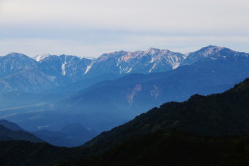 Fototapeta na wymiar 火打山山頂からの北アルプス後立山連峰遠景　白馬三山