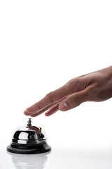 m&atilde;o a tocar campainha