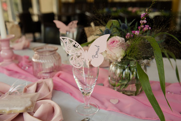 Tischkärtchen Braut für die Hochzeit in rosa