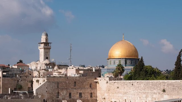 Zoom Out Time Lapse of The Western Wall, Dome of the Rock on the Temple Mount in Jerusalem, Israel. 4k Footage
