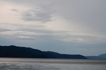 mountains on the lake
