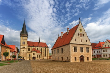 Fototapeta na wymiar St. Egidius Basilica and city hall in old city of Bardejov, Slov