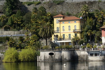 Fototapeta na wymiar Lago Maggiore, Uferparie