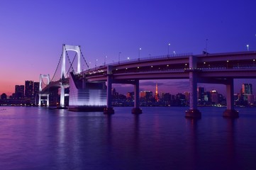 Fototapeta na wymiar Rainbow bridge for one of the best sun set views of Tokyo